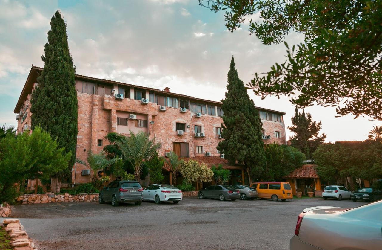 Al Joude Hotel Ирбид Екстериор снимка